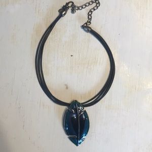 CHICO's enamel leaf chocker.